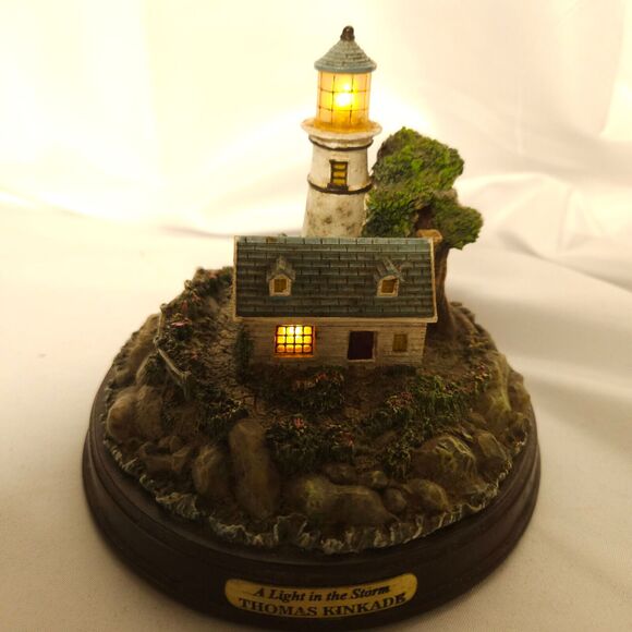 Thomas Kinkade Illuminated "A Light in the Storm" Lighthouse Figurine - Works - Picture 6 of 8
